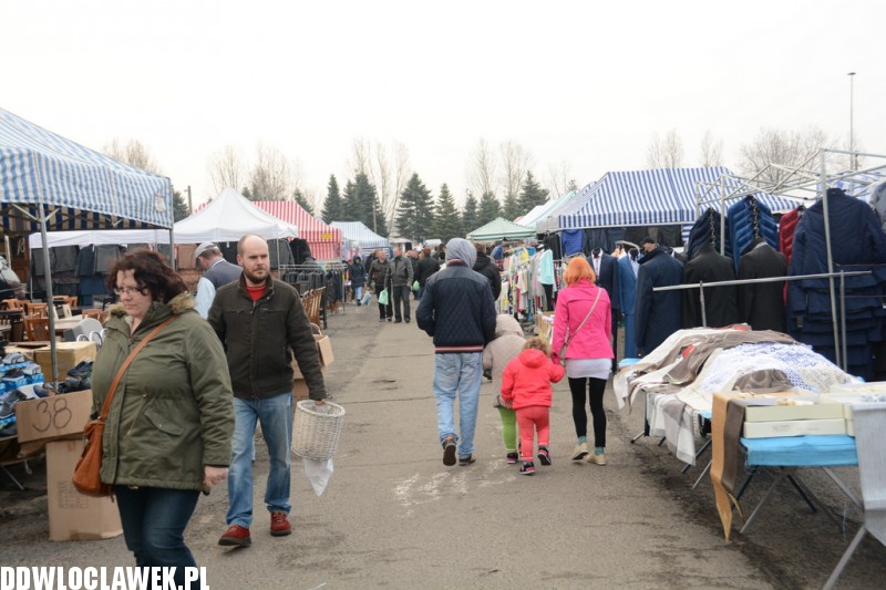 Przedświąteczne zakupy na pchlim targu