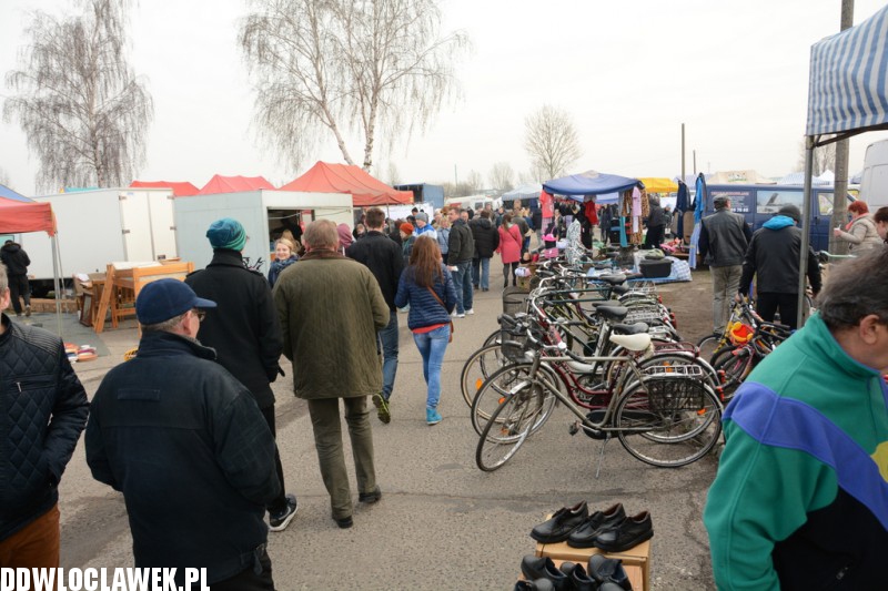 Przedświąteczne zakupy na pchlim targu