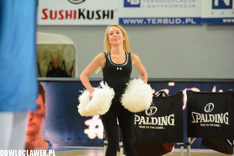 Cheerleaderki na meczu z Dąbrową