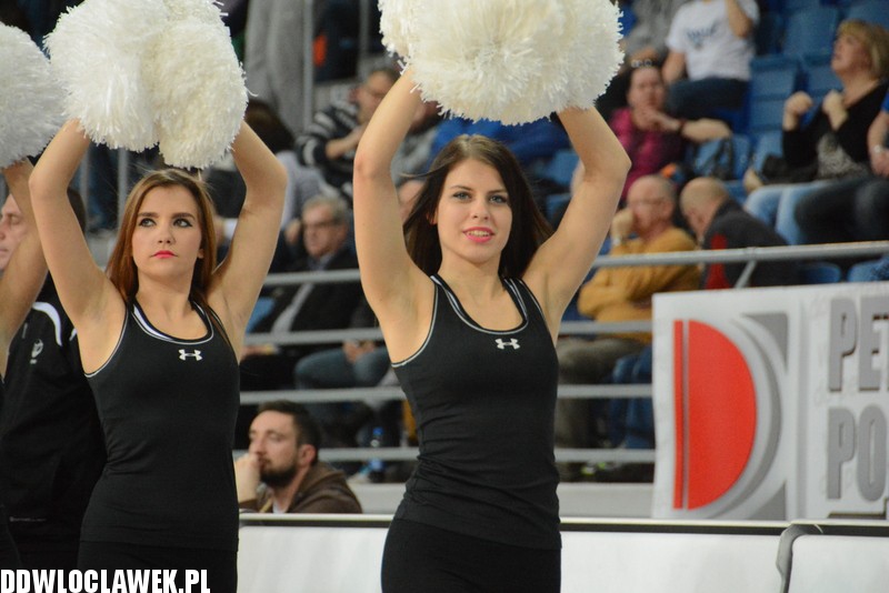 Cheerleaderki na meczu z Dąbrową