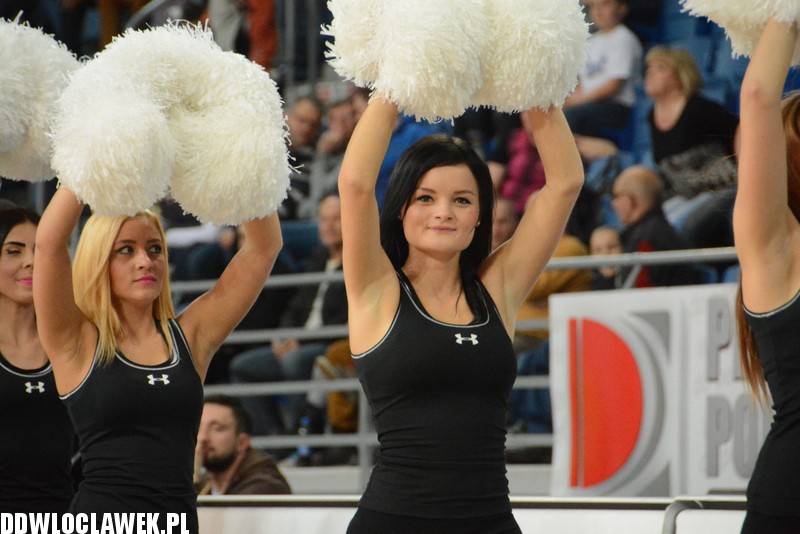 Cheerleaderki na meczu z Dąbrową
