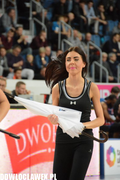 Cheerleaderki na meczu z Dąbrową