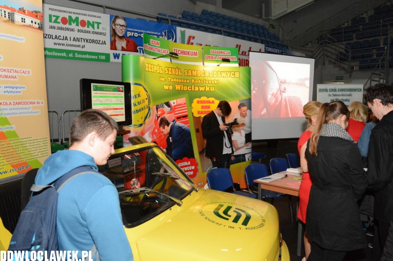 Dzień pierwszy targów szkół i pracy