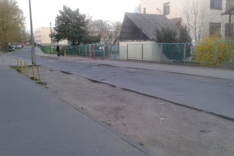 Fatalny stan nawierzchni ulicy 14 Pułkiu Piechoty
