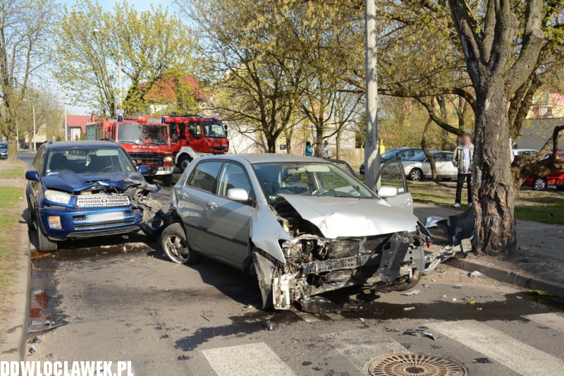 Kolizja trzech aut na ulicy Leśnej