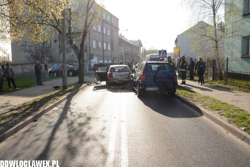 Kolizja trzech aut na ulicy Leśnej