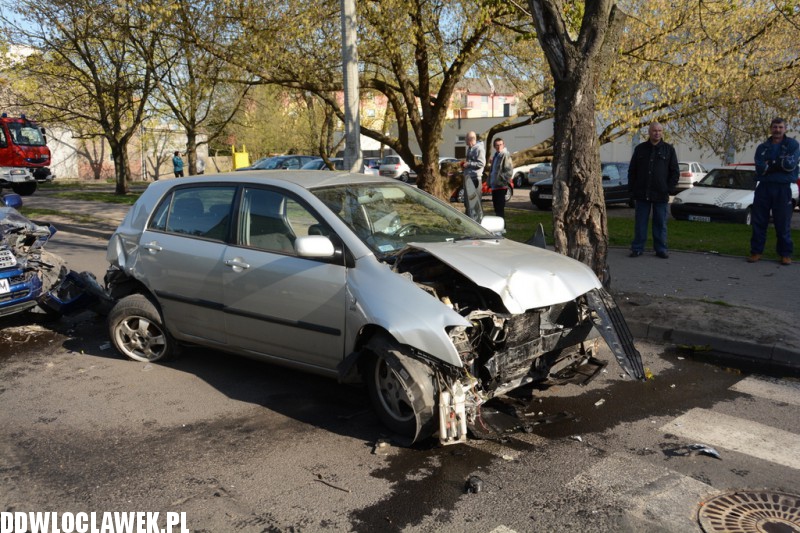 Kolizja trzech aut na ulicy Leśnej