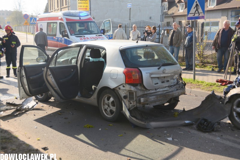 Kolizja trzech aut na ulicy Leśnej