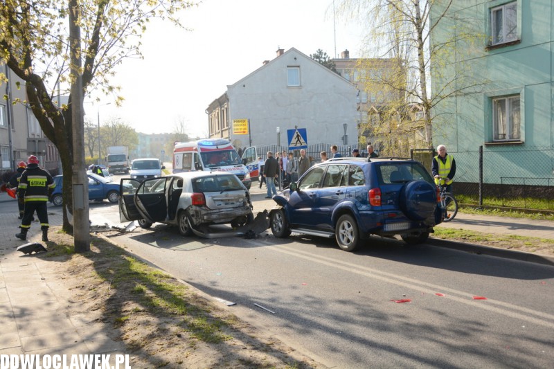 Kolizja trzech aut na ulicy Leśnej