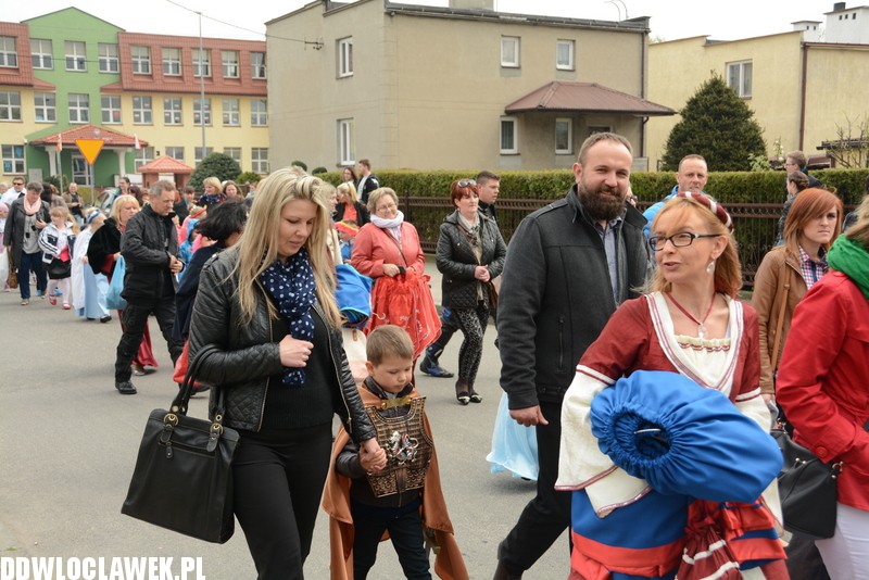 Korowód historyczny w Kowalu