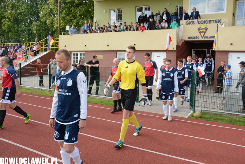 Patriotyczna oprawa meczu Łokietka