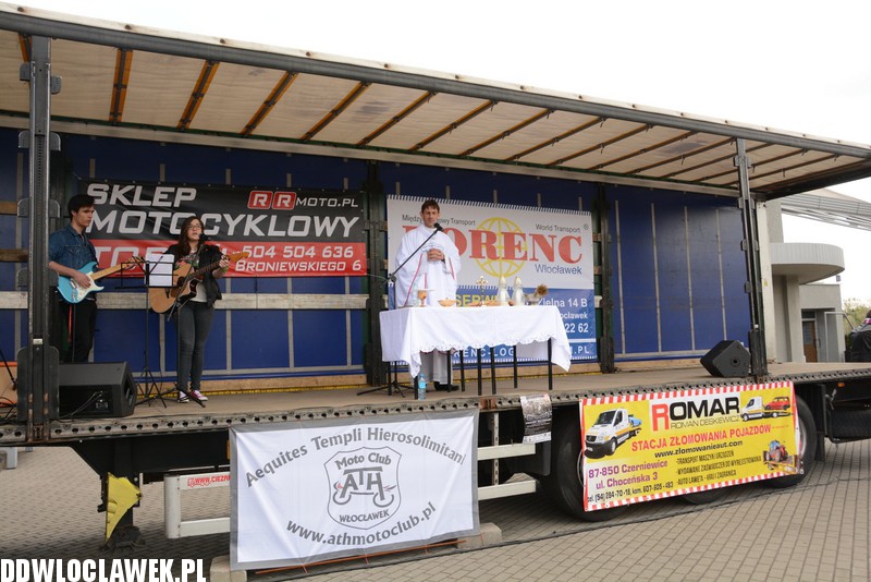 Msza polowa pod Halą Mistrzów