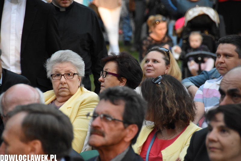 Uwielbienie w parku Sienkiewicza