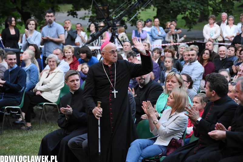 Uwielbienie w parku Sienkiewicza
