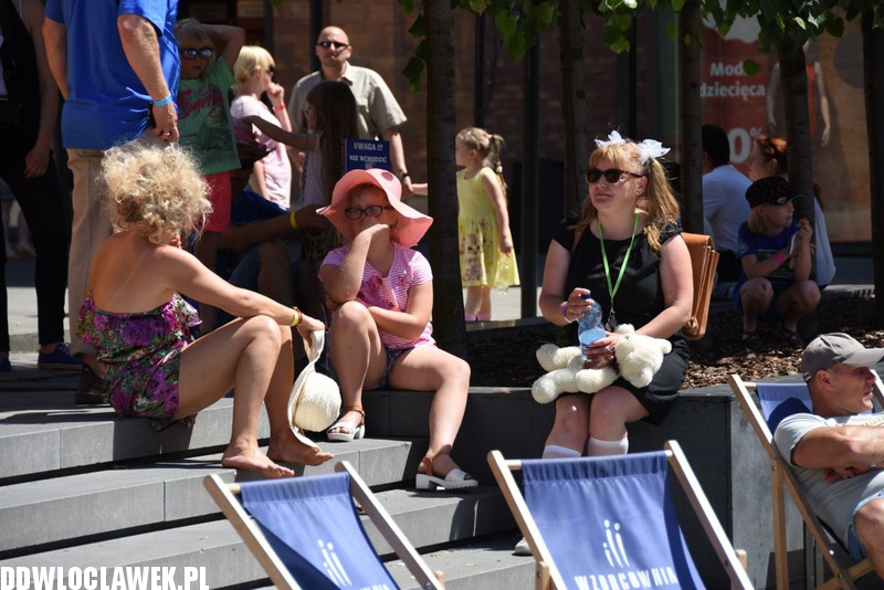 Zabytkowe Garbusy przed Wzorcownią