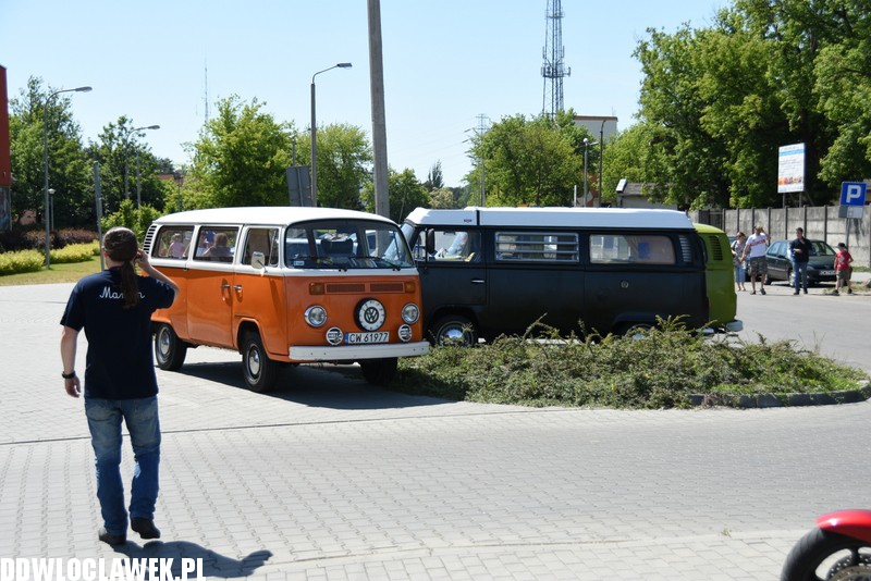Zlot Garbusów przy basenie