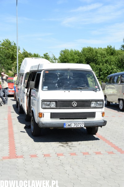 Zlot Garbusów przy basenie