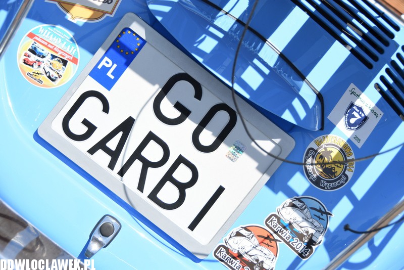 Zlot Garbusów przy basenie