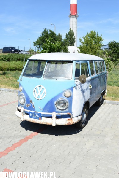 Zlot Garbusów przy basenie
