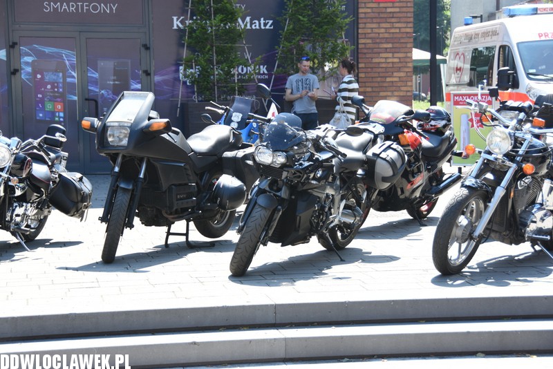 Motokrew przed Wzorcownią
