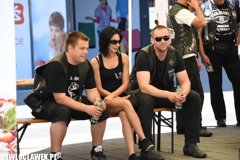Motokrew przed Wzorcownią