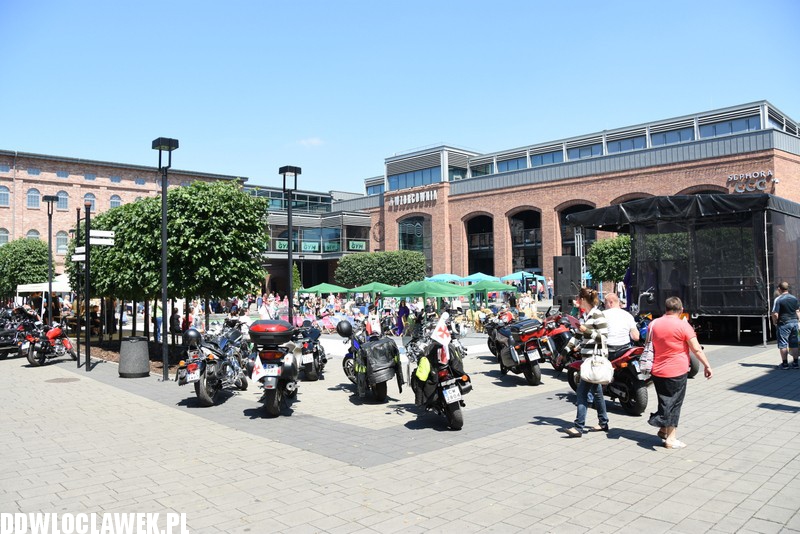 Motokrew przed Wzorcownią