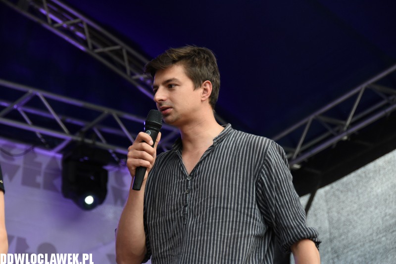 Występ kabaretu Weźżesz