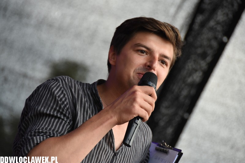 Występ kabaretu Weźżesz