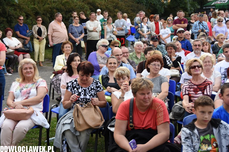 Występ kabaretu Weźżesz
