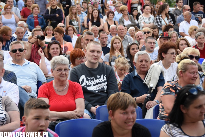 Występ kabaretu Weźżesz