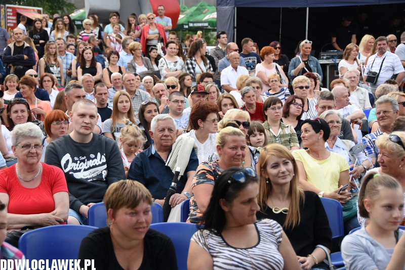 Występ kabaretu Weźżesz
