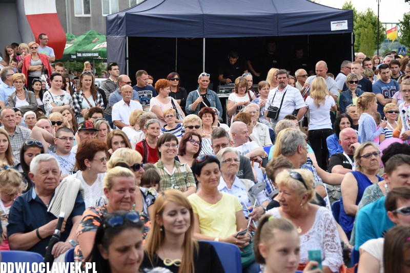 Występ kabaretu Weźżesz