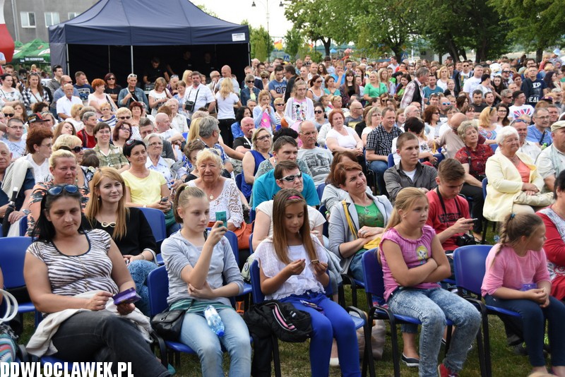 Występ kabaretu Weźżesz