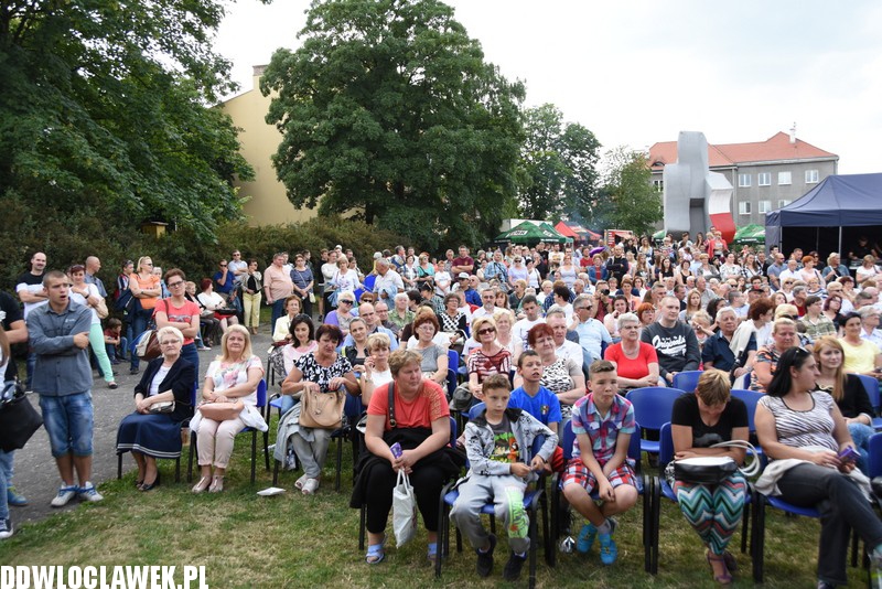 Występ kabaretu Weźżesz