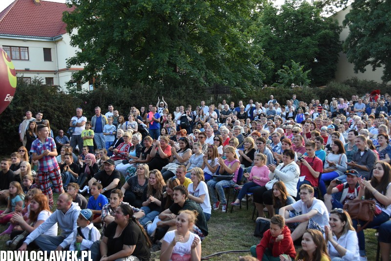 Występ kabaretu Łowcy.B