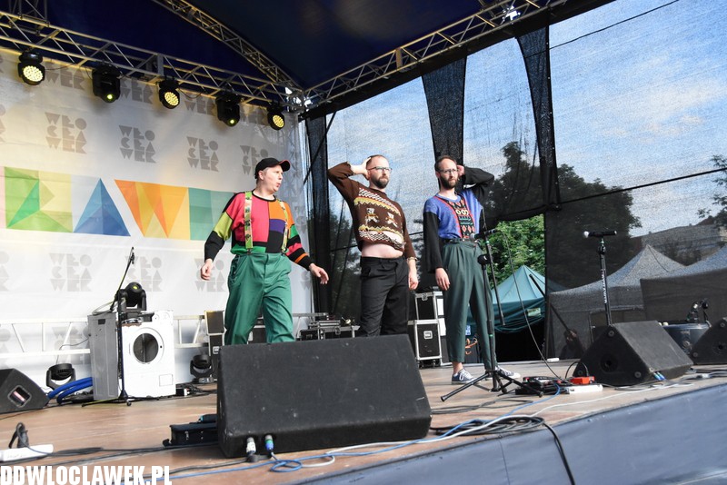 Występ kabaretu Łowcy.B