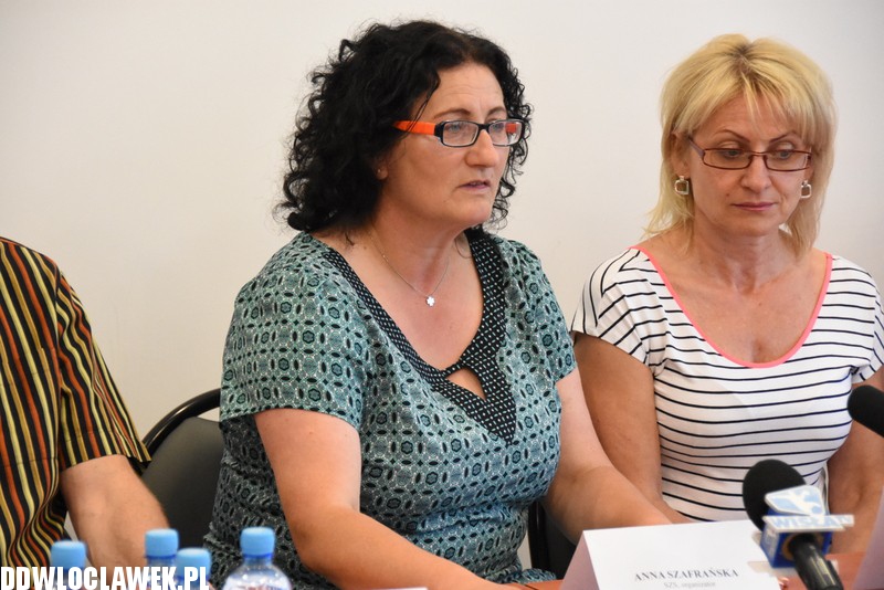 Konferencja prasowa na sadionie