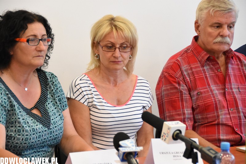 Konferencja prasowa na sadionie