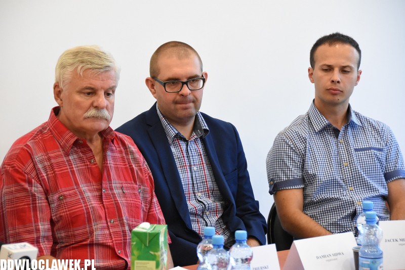 Konferencja prasowa na sadionie
