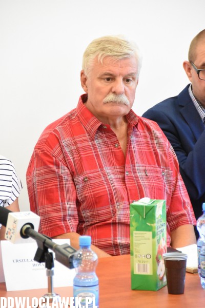 Konferencja prasowa na sadionie