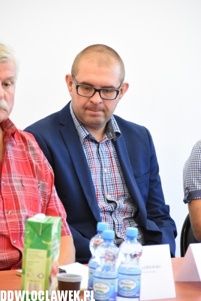 Konferencja prasowa na sadionie
