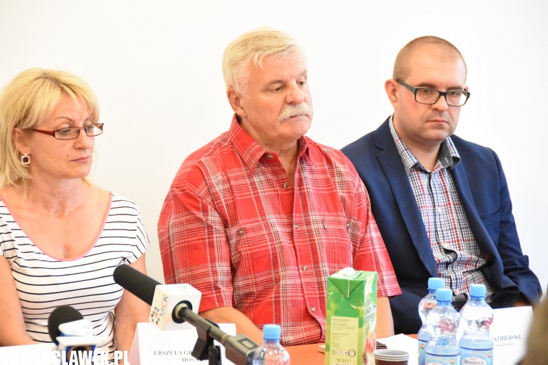 Konferencja prasowa na sadionie