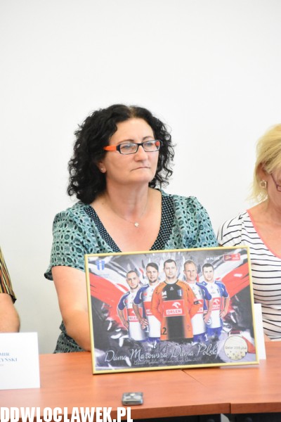 Konferencja prasowa na sadionie