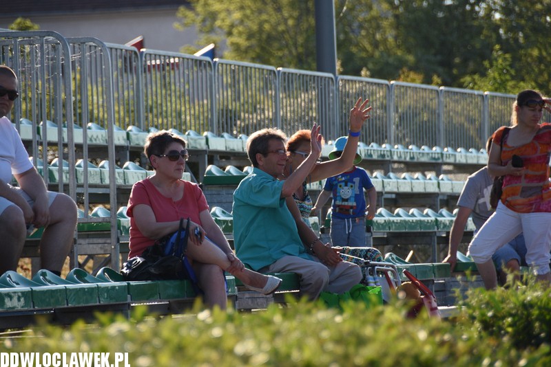 Łęgowianie na pływającej scenie