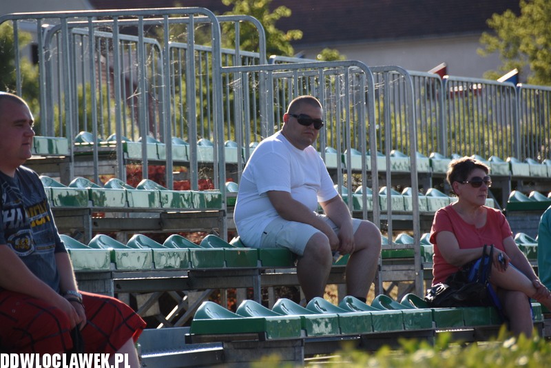 Łęgowianie na pływającej scenie
