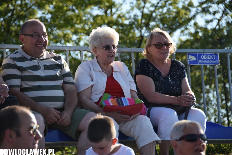 Łęgowianie na pływającej scenie