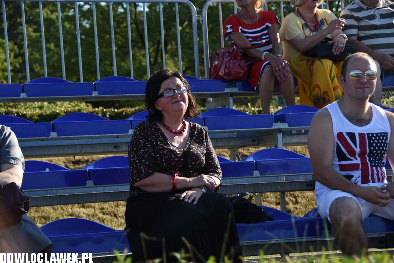 Łęgowianie na pływającej scenie