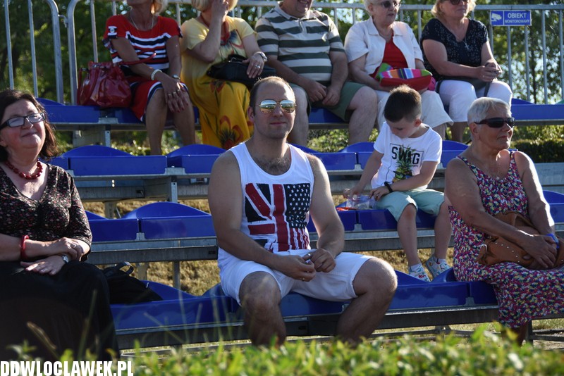 Łęgowianie na pływającej scenie
