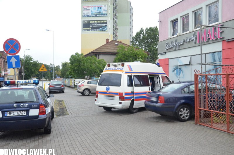 Kolizja karetki i samochodu osobowego
