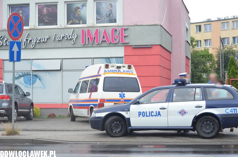 Kolizja karetki i samochodu osobowego
